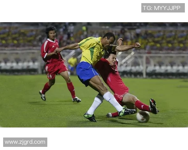 《全球足坛风云人物大揭秘球星背后的故事与传奇时刻》