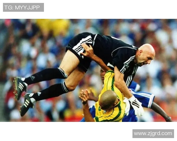 从未踢过足球却成球星的传奇人物揭秘