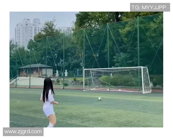 闺女成足球星父亲的骄傲足球梦与亲情的完美交织